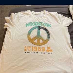 Woodstock tee